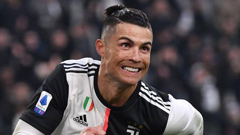 Juve, riecco Ronaldo: il suo aereo � atterrato a Torino. Ora andr� in quarantena